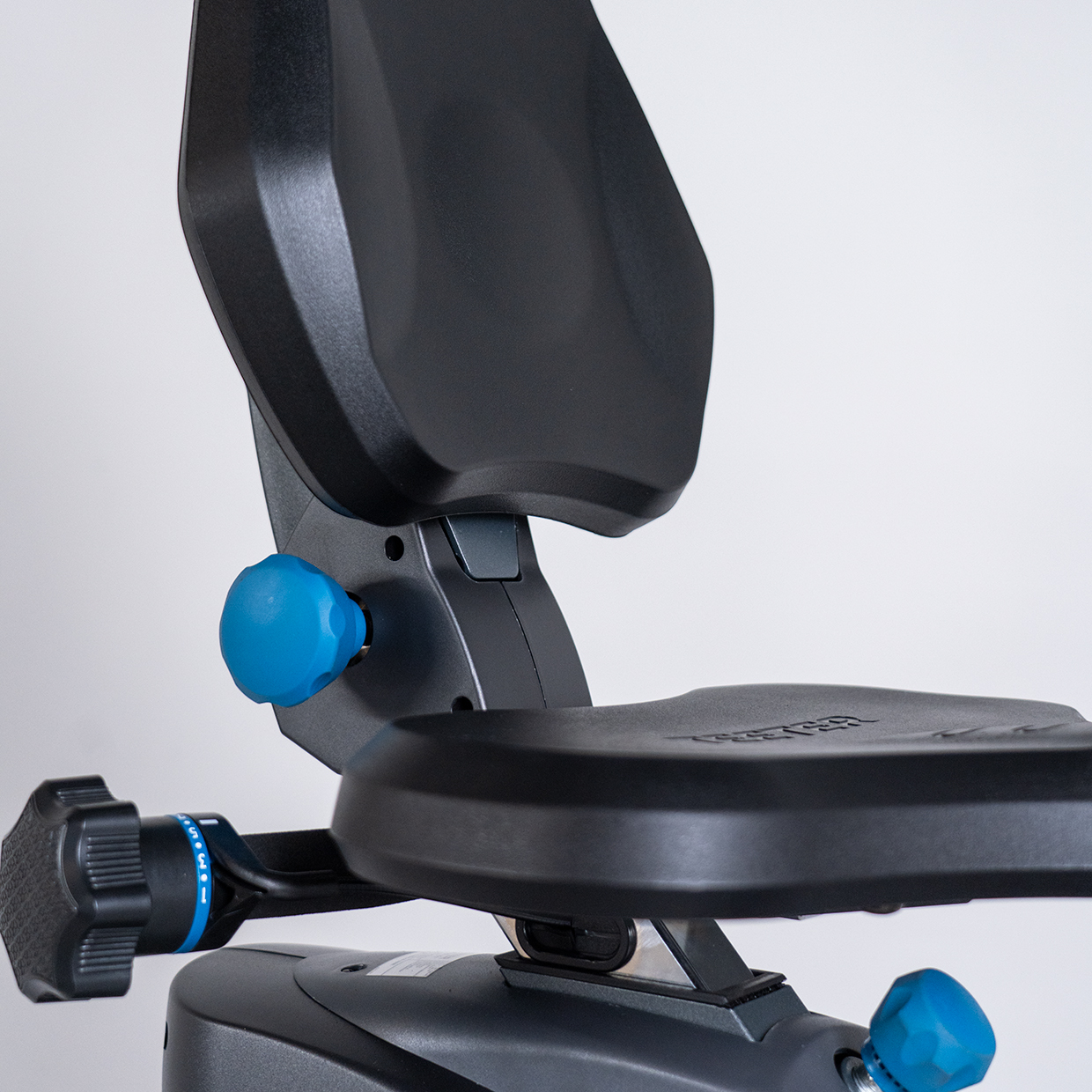 Product Feature - Large Cushioned Seat